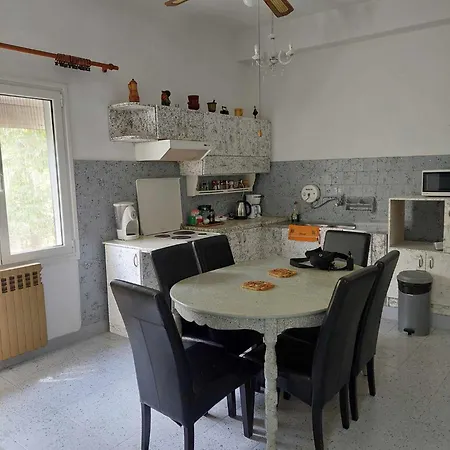 Center First Floor Apartment *