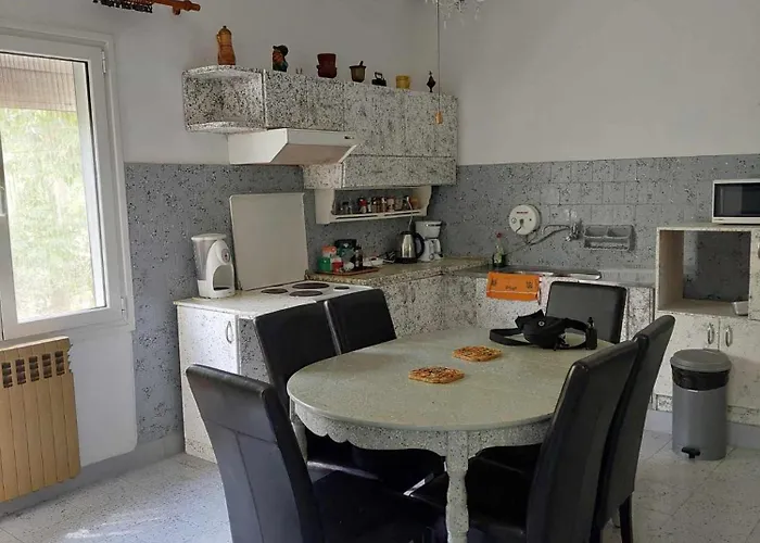 Center First Floor Apartment *